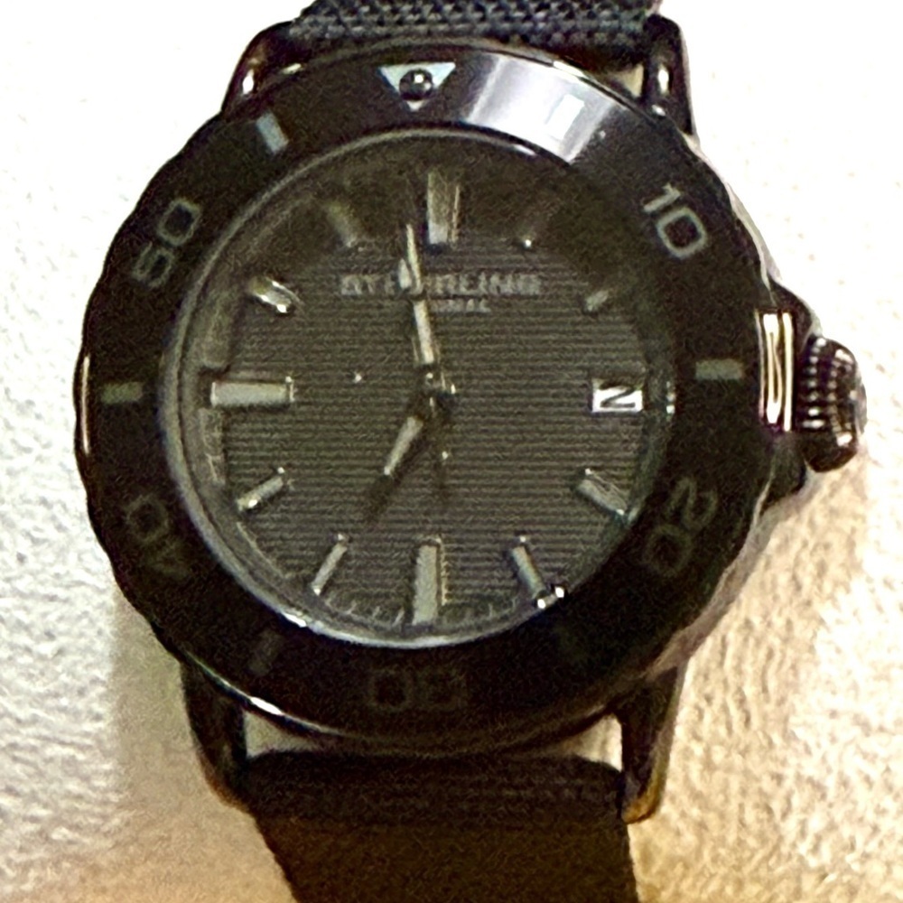Stuhrling AquaDiver Date Designer Sport Men's Watch - Picture 4 of 8